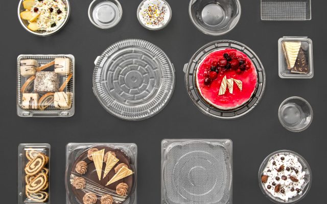 egyszerhasználatos doboz - műanyag süteményes, torta, kekszes tálca