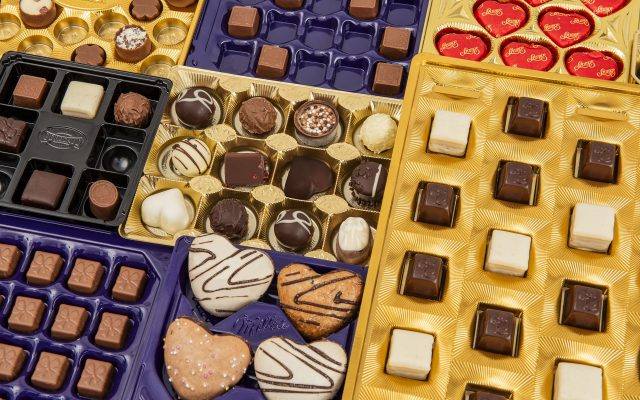 préslégformázás - desszertbetétek arany-lila-fekete színekben