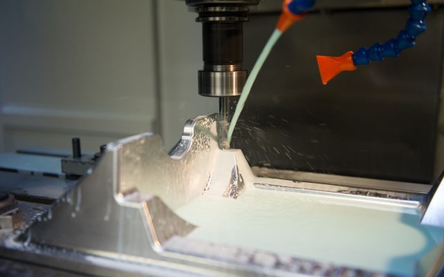 szerszámfejlesztés - szerszám készítés közben, CNC marás