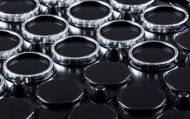 vákuumformázás - formázott logisztikai tálca