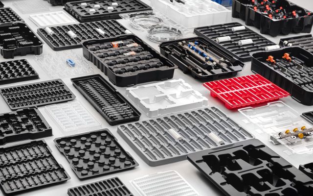 vákuumformázás - logisztikai ipari tálcák