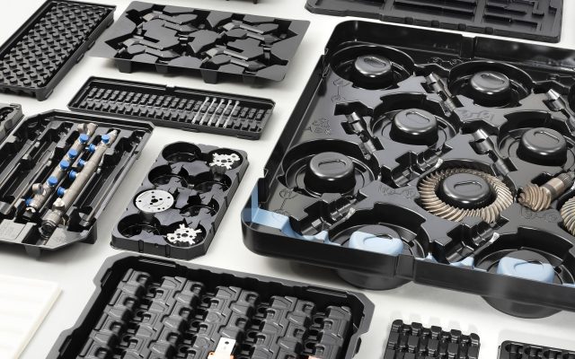 vákuumformázás - logisztikai szerszám tálcák