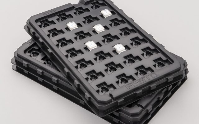 vákuumformázás - logisztikai tálcák