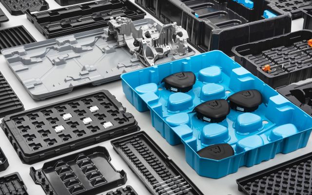 vákuumformázás - logisztikai tálcák műanyag